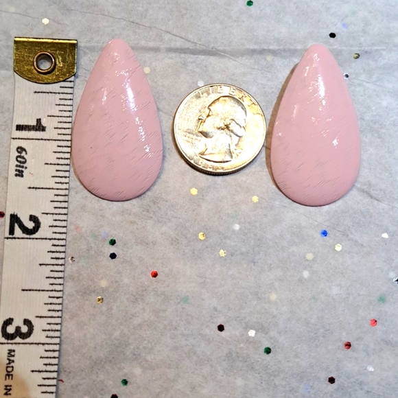 🟡 Baby Pink Teardrop Pierced Earrings - Picture 1 of 5